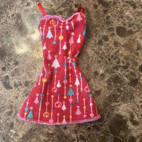 7 Short Barbie Dresses - Picture 2 of 15